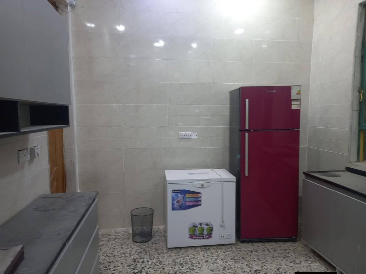 👈🏠بيت مؤثث للإيجار
​ الموقع:بابل-البكرلي الأولى(قرب موكب السفير)، قريب جداً من شارع 
​📐 المساحة: 225 مترالخدمات مجاري)
​🏠​بناء حديث وتصم (درجة أولى)
​يحتوي على استقبال وهول واسع ومطبخ وغرفتين نوم)مجمعات صحية(داخلية وخارجية)​كراج سيارة وحديقة(جاهز للسكن)
#توجد لدينا عدة عروض وكافة المناطق 
#بيع أو #شراء أو #ايجار عليكم متابعة الصفحة لطفا أو الاتصال بنا ويظهر لكم كل ما هو جديد لدينا مع فائق التقديرلكم 
***********
***********
