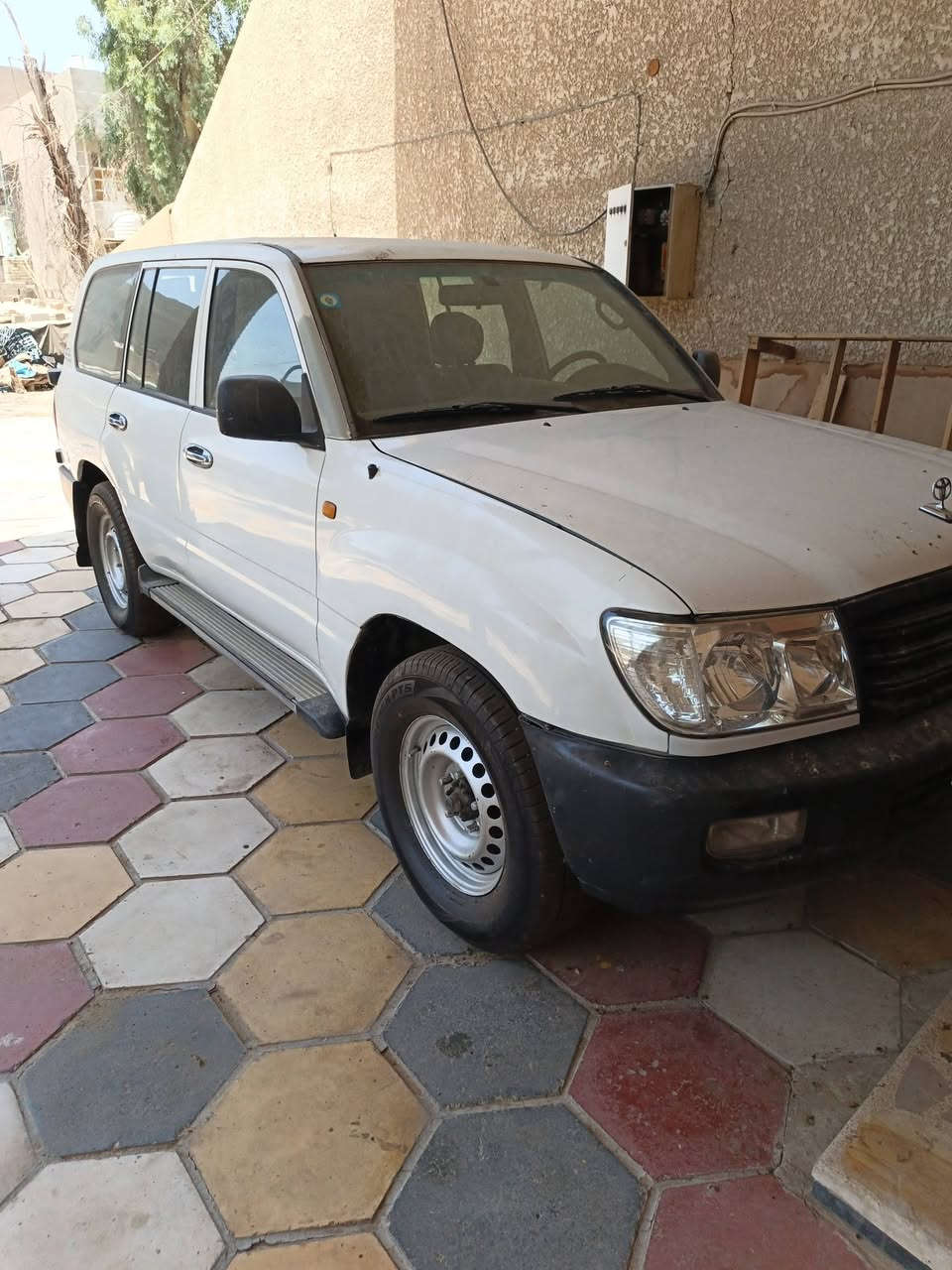 السلام عليكم لاندگروز مصبوغه عام بيها معجون قليل تكمه السايق تخم تاير دلوب جديد موديل 2005 كير ومكينه كفاله سياره جاهزه ماكو اي نقص السعر 125تحويل ثاني يوم  ***********
