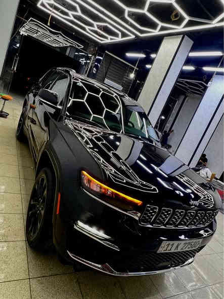 جيب 2022 كراند شيروكي بتره مو طويله  لون اسود صدفي  رقم بغداد حادثه سرقه جاملغين وبنيد وراجعات بلاد بدون قطره صبغ هنا بيه طخه بسيطه بين باب السايق والباب الخلفي نصبغت باب السايق والباب الخلفيه نفس الون مجرد كلير لان لونه صدفي بدون ايرباك لغود شواصي كله كفاله من الشخط مكينه 3600 مكفوله من كلشي برغي ممفتوح بيه سياره من كلشي مكفوله مكينه كير صدر تخم تاير جديد ماشيه 60 مواصفاته تشغيل عن بعد كامرا خلفيه رادار خلفي تحديد مسار رادار امامي رادار بالمري فور ويل ستيرن تدفئه هندبريك بصمه كشنات تدفئه قطعتين تبريد اطفاء السياره ذاتي بالازدحام خمسه راكب رقم بغداد بااسمي شرط التحويل لايت زنون سياره جاهزه من كلشي الف متصرف عليه عارضه 270 وبيه مجال مكاني بغداد حي الجهاد بيع فقط *********** مصطفى بغداد
