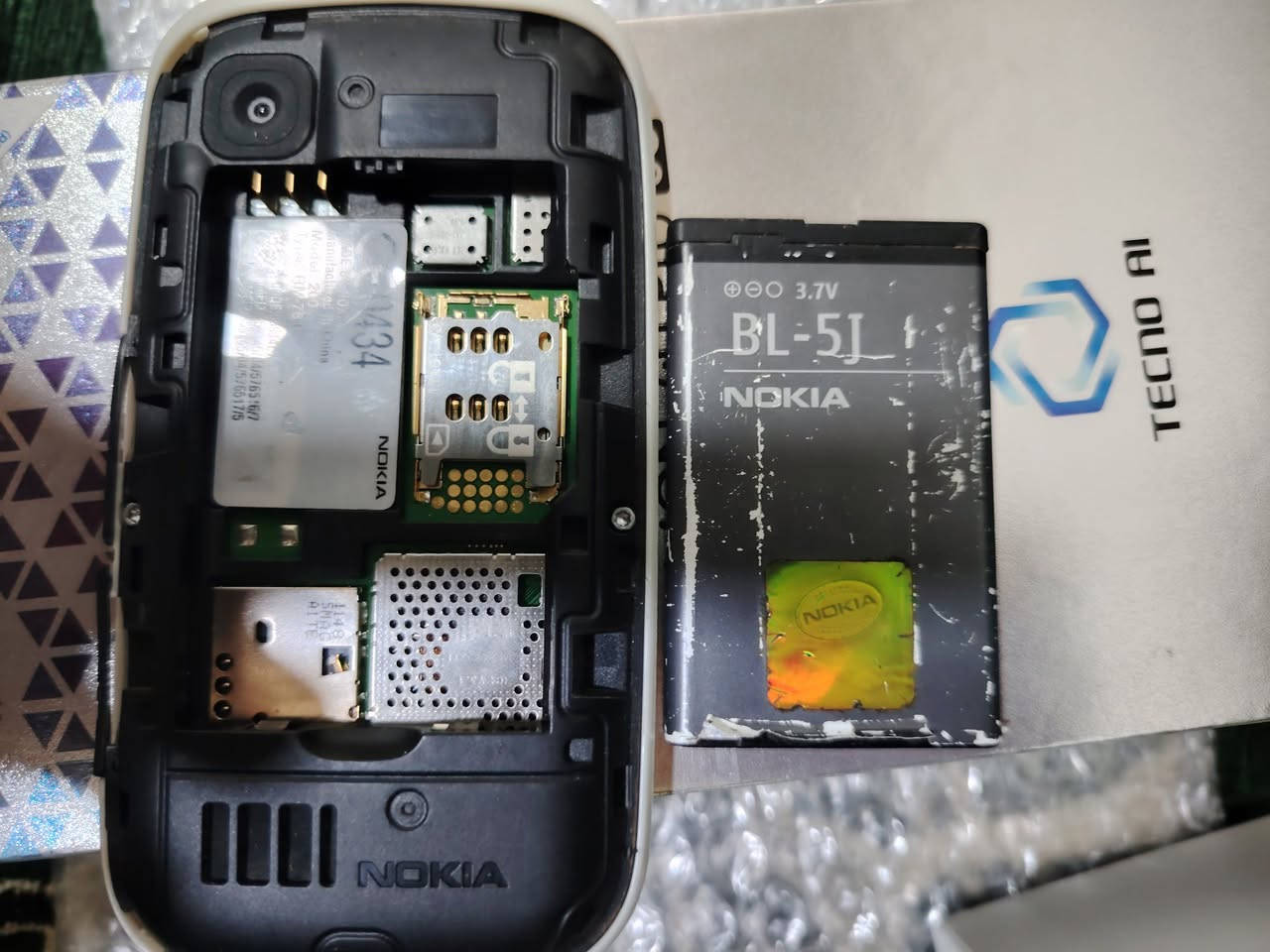 السلام عليكم  يوجد موبايل نوكيا200 شغال كامل للبيع مع بطاريته الأصلية... بي ٣٠ مع توصيل...


**إذا كنت صاحب هذا الإعلان وتريد حذفه لأي سبب، رجاءا أرسل رسالة إلى الدعم الفني**