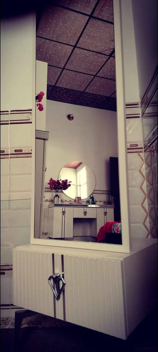 غرفة نوم تركي نظيفة ماخذيها من هوم سنتر
***********
