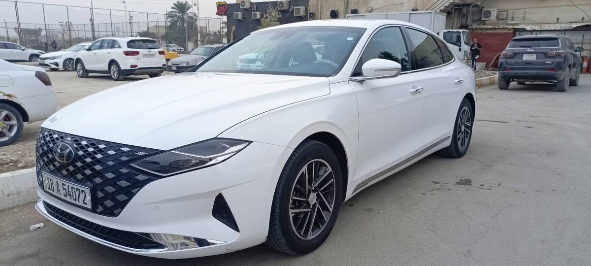السلام عليكم
هيونداي ازيرا گراندر للبيع
موديل ٢٣ 
لون أبيض 
رقم بابل دولي بإسمي مشروع وطني تحويل مباشر 
حساس امامي و خلفي 
كاميرا خلفيه بلادي 
كاميرا أمامية تسجيل أنا شادها ب٤٠ دولار 
تبريد امامي و خلفي 
تبريد و تدفئه كشن السائق
تدفئه كشن الصدر 
كشن السائق كهربائي 
كشنات جلد بلادي 
ارضيه جلد بلادي 
قياده ذاتيه 
تحديد الخروج عن المسار 
كروس مثبت سرعه 
٣ أنظمة قياده
ايكو و سبورت و كومفورت طبيعي 
شاشة العدادات ديجيتال رقميه
تبريد مناخ منفصل
بصمة تشغيل و أبواب اماميه
تشغيل عن بعد 
إنارة ترحيب عند الاقتراب من السيارة 
شفتات في المقود 
سايد بريك كهرباء 
اوتو هولد 
گير دگم 
غاز بلادي 
تمت إضافة خزان غاز أسطواني إضافي بلادي مع خزان الشركه الحلقي
يعني تأخذ أكثر من ١٥٠ لتر
تخم اطارات جديد قبل شهر شديته 
ويل كب قياس ١٧ بلادي
لد نهاري امامي خلفي 
تبريد ثلج
محرك ٣٠٠٠
٦ سلندر
ماشيه ٥١
جديده بمعنى الكلمه 
كفاله عامه ما عدى أقل الشبر صبغ من كوريا باب الصدر
غرفتها أوسع من أوباما 
سرعه و نعومه أثناء القيادة 
مرايا شفط 
اشاره بالمرايا 
اربع ابواب جام أوتو 
ظهور علامه حساس لزجاج الأبواب بالشاشه إذا كان هناك نزول قليل عند إطفاء السيارة 
الاناره الداخليه لد ثلجي بلادي 
بعد بيها مواصفات 
السعر ٢٠٥ و بيها مجال
مطلوب عليها و أريد آخذ أقل منها غاز بلادي
كلا كلا كلا كلا كلا كلا للبانزين 
نعم نعم نعم نعم نعم للغاز البلادي
***********
سيد احمد الحلو الخرسان 
ذي قار سوق الشيوخ
