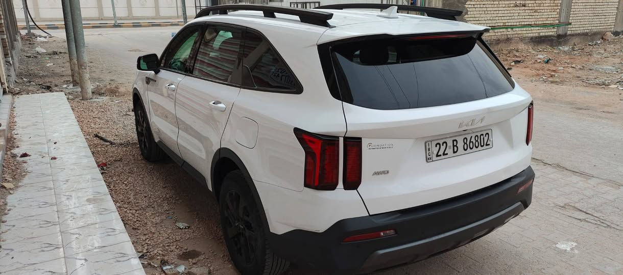 السلام عليكم سورنتو 2022 أمريكي حادث بس بيبان عكس السائق السياره سبعه راكب السياره جديده السعر 230 وبين مجال مكان النجف للاستفسار ***********
