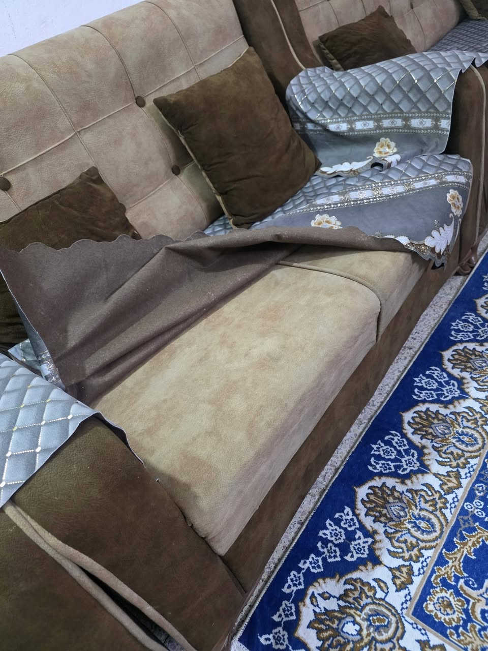 تخم جديد ونظيف كلش للبيع ٧ مقاعد وهاذه كنتور ٦ بوب شوفو نظافته وجبير تكمه هم للبيع استفسار واتساب ***********,مكان بغداد الكاظميه
