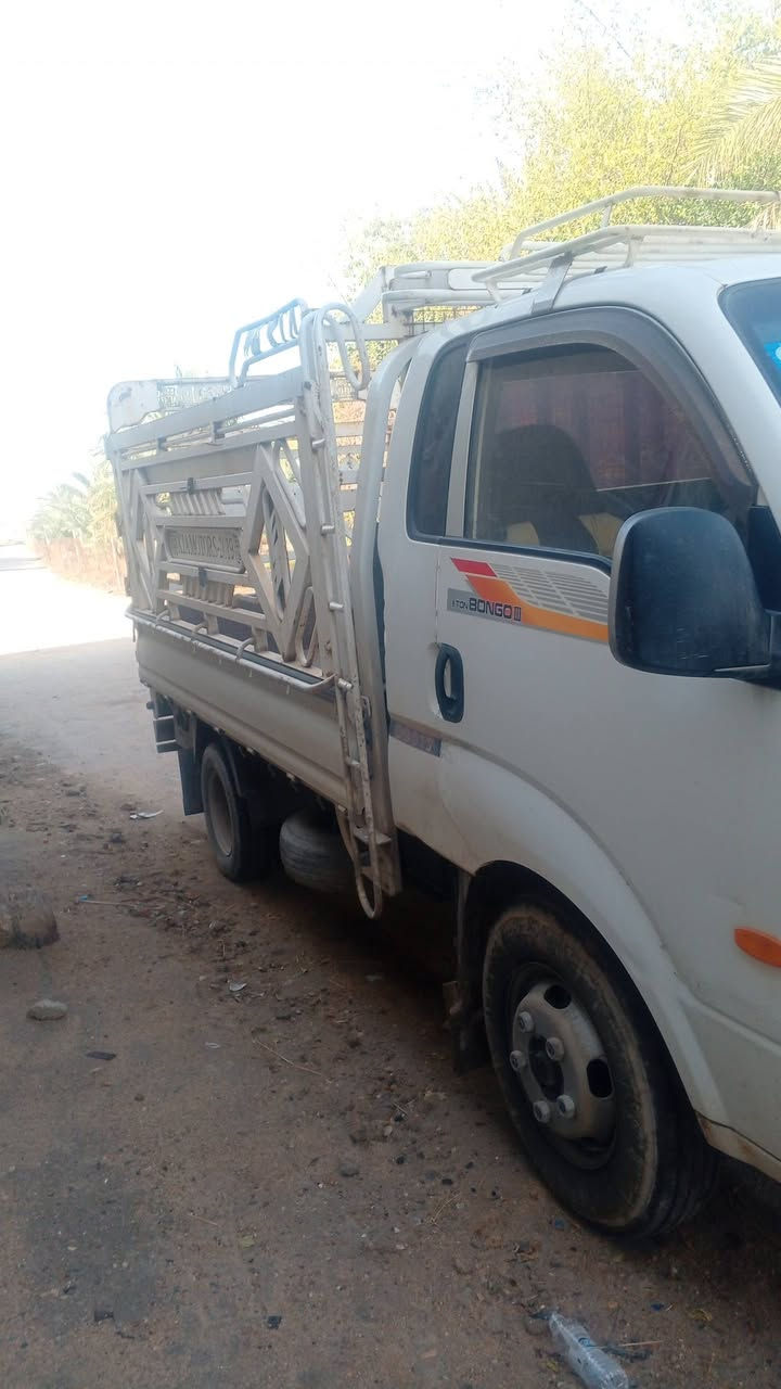 السلام عليكم سياره بنجو فحم مسكر نجول للبيع موديل 2017 التاير اللي وراء 14 السنويهه رقم انجليزي سياره باسمي جاهزه للشغل مقفوله عنوان بصره ورقم بصره رقم الهاتف *********** السعر 145 وبيها مجال خدمه الشراي
