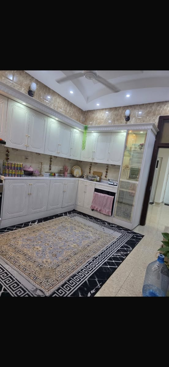 🏘🏘بيت للبيع / ديالى خانقين / حي رمضان خلف محكمة اخر فرع من شارع اسواق ابو كاوه كدامه مفتوح حديقة 
طابو صرف مساحة 120 متر مربع واجهة 10 والنزال 12 طابقين 
طابق الاول 
استقبال وصالة ومطبخ ومجمع صحيات ومنور 
طابق الثاني 
3 غرف نوم ومجمع صحيات 
البيت فول سيراميك وسقف مغربي 

السعر / 115 مليون بي مجال 

للأستفسار اكثر اتصال بالارقام فقط 
***********
***********
مكتب فريا موفق للعقار
