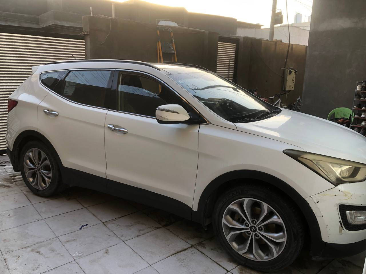 سنتافي 2013 وارد خليجي
اربعه سلندر تحكم ستيرن
مرئ شفط
سقف بانوراما.   فتحتين….. ***********
