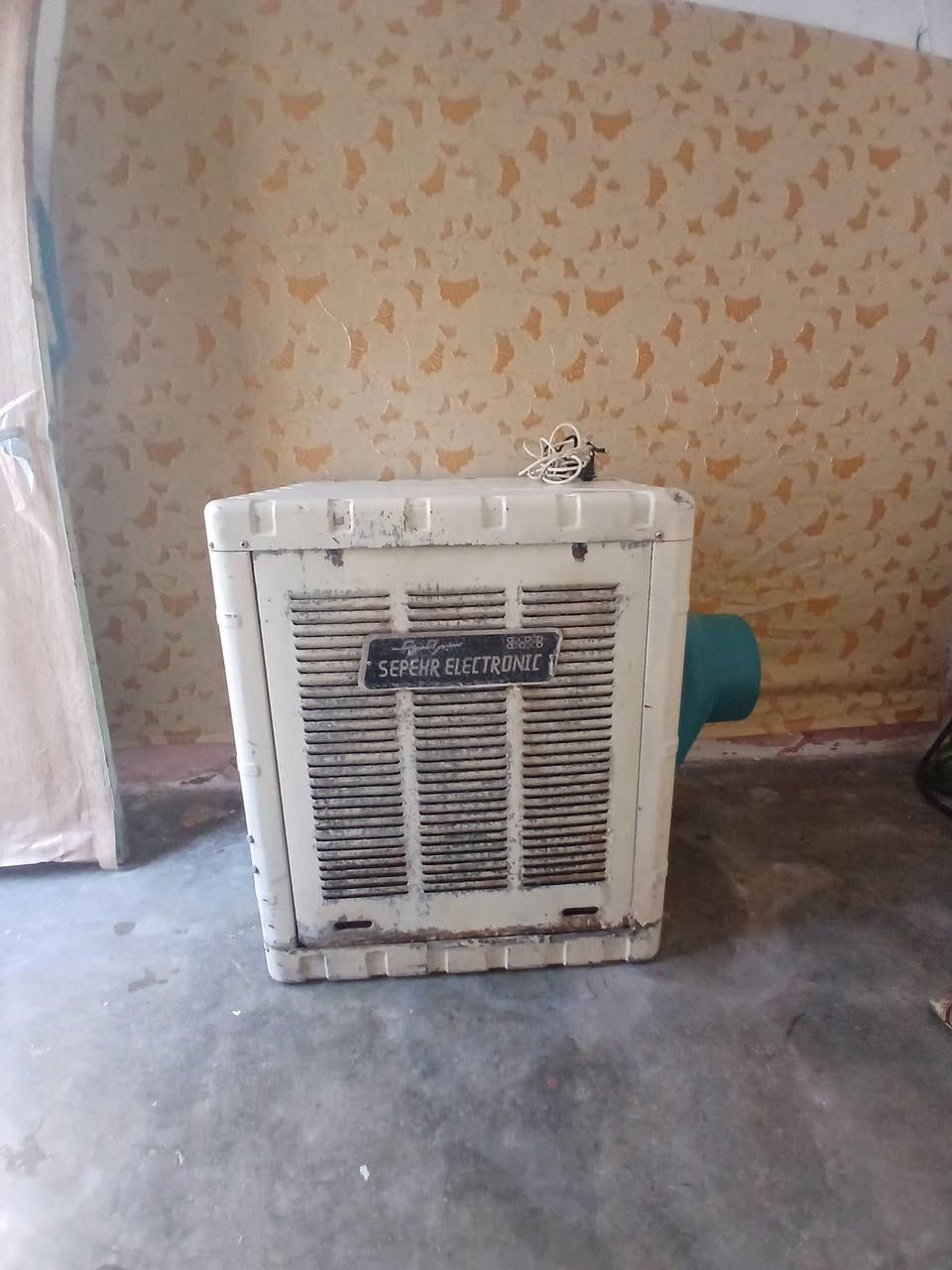 مبرده سوبر حجم 2ونص للبيع شغاله اي عيب مابيه سعر 70 الف
***********
