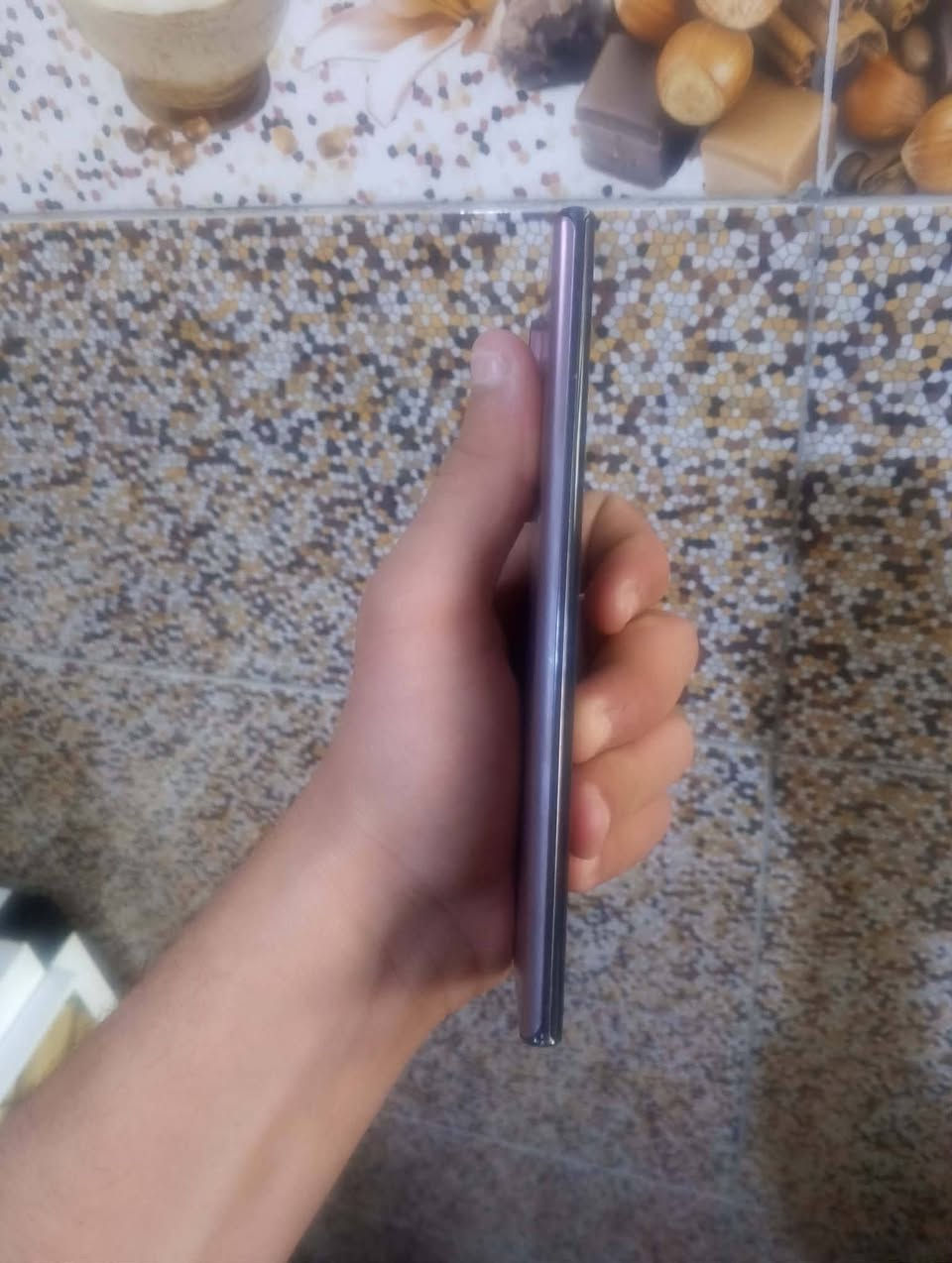 سلام عليكم نوت 20 للبيع ذاكره 256 جهاز نضيف من كلشي تصال كامره كله شغال فقط بي هذا الكسر بشاشه مامثر على كلشي فقط بس هذا بي العنوان بعقوبه طرق والجسور رقم الهاتف *********** السعر 225
