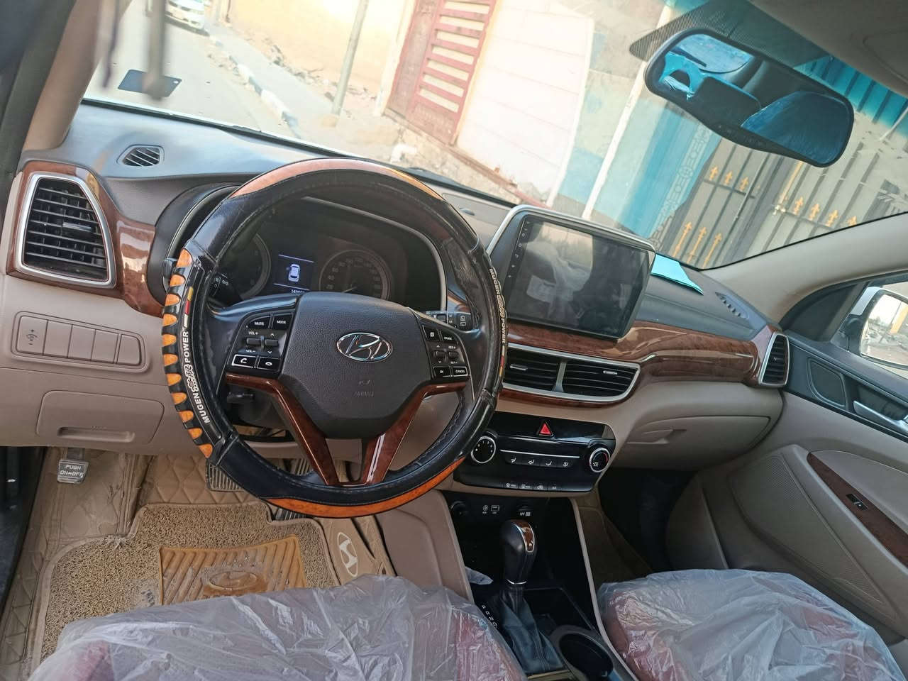 توسان خليجي موديل 2019
شركة الكاصد دشبول صاج 
مكفوله من الضربه فقط طخه خفيفه باب الصندوق 
مكينه دوش نظيفه جداً 
حداديه فول تخم تأير 
تبريد قطعتين حساسات 
لايت لدات خمسه 
كامره اماميه وخلفيه
مكان السياره كربلاء باسمي السنويه للاستفسار الاتصال 
 ***********
