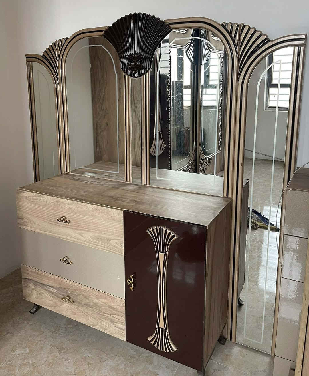 #بيع_سريع📌👇🏻
غرفة 9 قطع بدون دوشك❌ نظيفة💯
العنوان #بغداد_الشعلة📍 للمزيد مراسلتي✅👍🏻


**إذا كنت صاحب هذا الإعلان وتريد حذفه لأي سبب، رجاءا أرسل رسالة إلى الدعم الفني**