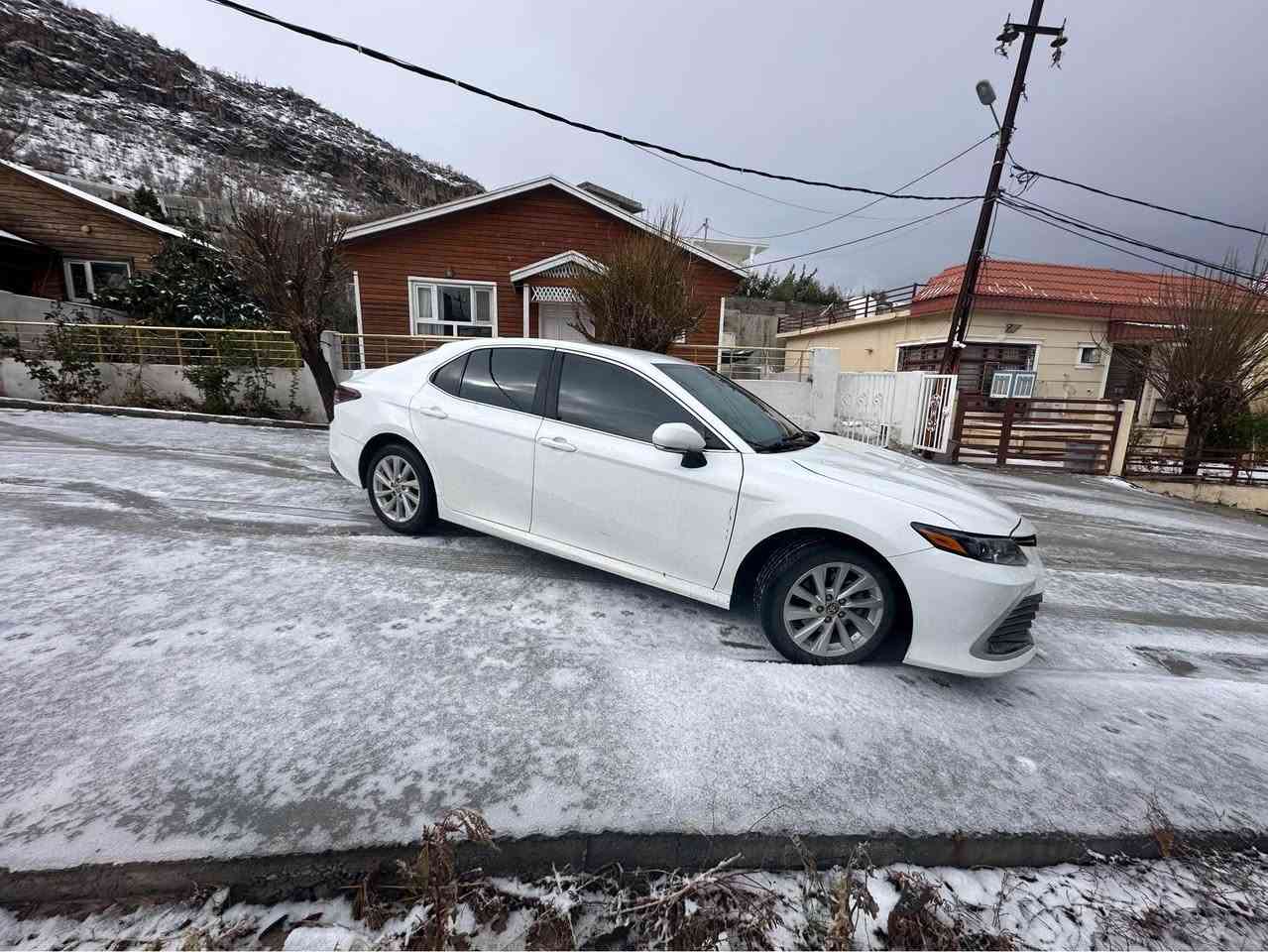 تۆیۆتا کامری سپی ٢٠٢٣ رەنگی سپی دوو پارجە سبوخ پارجەک بیلاد گۆرایە پارجەک سبوغە بۆنیت جاملغ  موسفات ژمارە کاتیە ***********LE محسن بسمە گوشین کارەبای أربيل, العراق
