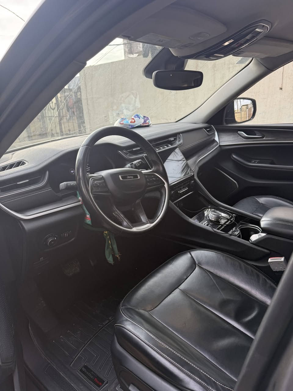 جيب شيروكي لمتد 
٢٠٢٢
ماشيه ١٣٦ 
حادث سيارة سرقه بدون حادث وصبغ 
بس فتحه ما بيها 
السعر ٢٤٠ $
***********
