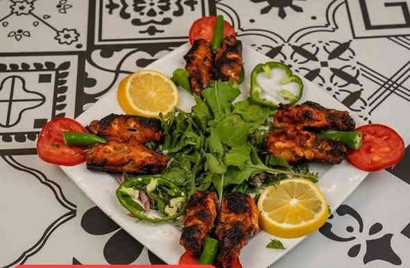 السلام عليكم..شيف مشاوي عامه بكل أصناف المشويات أكثر من 10انواع بالكباب والتكك ومسحب دجاج وعرايس لحم وعرايس دجاج واجنحه وكباب المتر وصلصات المشاوي وشيف شاورما لحم ودجاج بطريقه احترافيه متفرغ للعمل سكني بغداد الكرخ..***********
