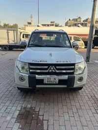 باجيرو 2008  السيارة مكفوله من الضربة ول صبغ مناقصهه اي شي ماشية 160 ا...