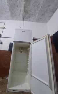 ثلاجه للبيع ع فحص غراضها موجودات كامله شراي يتصل ع هذه رقم 07853222051