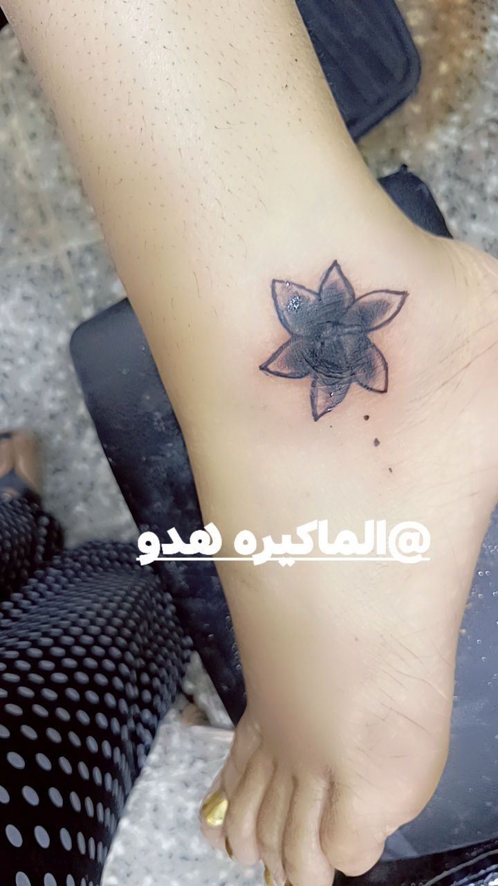 رسم وشم على كب قدم من اعمالي الماكيره هدو صالون هوى بغداد العنوان رياض شارع الحلاقين مقابل مجمع عسوله للحجز والاستفسار ***********
