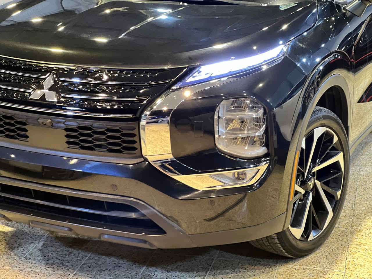 ⁨	عربى/کوردی
ميتسوبيشي
اوتلاندر, SE, 2024
عدد الأميال : 21,000 ميل
ضرر: قطعة واحدة
سلندر: 4 سلندر
محرک: 2.5
السعر / اتصل بنا
الكاميرا الخلفية - مستشعر وقوف - تدفئة المقاعد - مثبت السرعة - نوافذ كهربائية - شاشة - مقاعد كهربائية - المصابيح الأمامية ليد - لوحة قيادة رقمية - 4x4 - رادار - كشافات ضباب - فرامل الوقوف الإلكتروني - وضع القيادة
***
میتسوبیشی
ئاوتلاندەر, SE, 2024
ماوەی ڕۆیشتن : 21,000 ميل
بۆیاغ: 1 پارچە
پستۆن: 4 پستۆن
بزوێنەر: 2.5
 نرخ / پەیوەندی بکە
کامێرای دواوە - حەساس - گەرمکەرەوەی کوشن - دیاریکرنی خێرایی - جام کارەبایی - شاشە - کورسی کارەبایی - لایتی پێشەوەی لید - شاشەی داشبۆرد - 4x4 - ڕادار - بلاجکتۆر - برێکی وەستانی ئەلیکترۆنی - شێوازی لێخوڕین

Rear Camera - Parking Sensor - Seat Heating - Cruise Control - Power Windows - Screen - Electric Seats - LED Headlights - Digital Cockpit - 4x4 - Radar - Fog Lamp - Electronic Parking Brake - Drive Mode

0750 489 8729
0750 311 9925
0775 888 5388⁩
