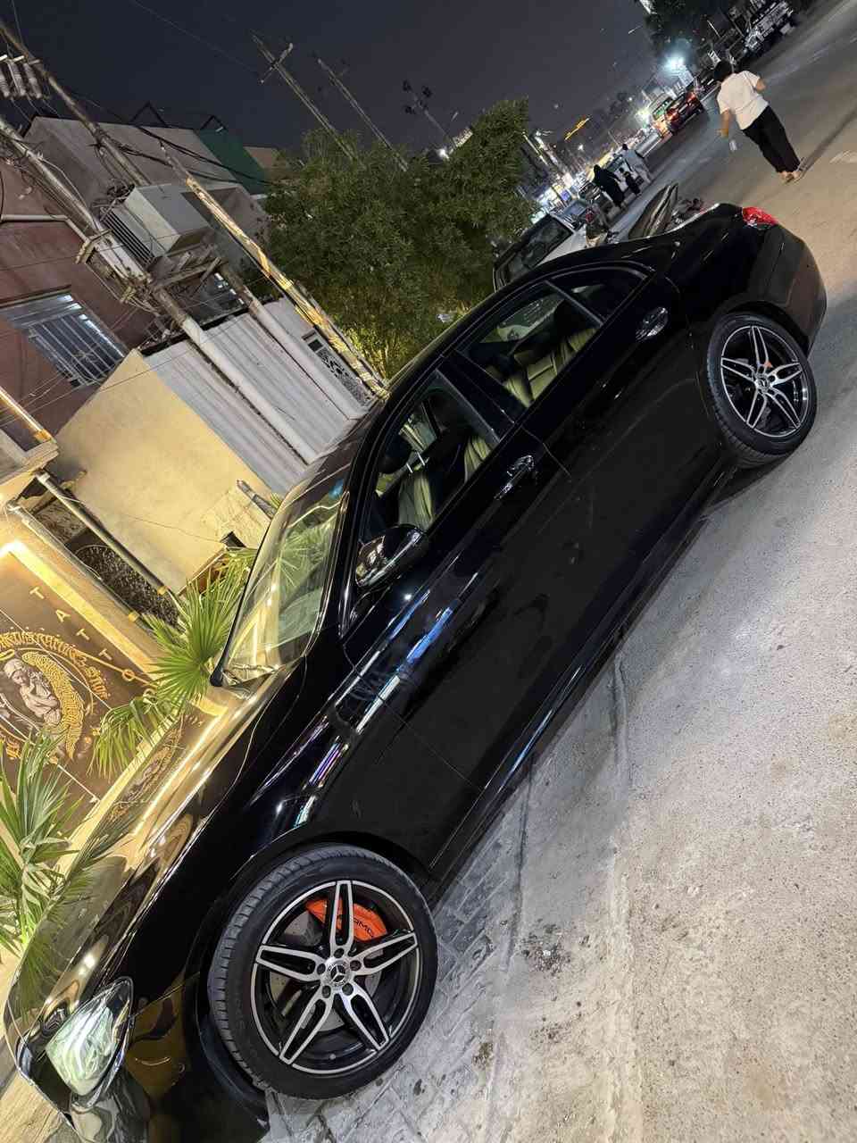 السلام عليكم 
مارسدس e300
Model 2019
سياره جديده بدون نقص
فول مواصفات 
بيه ٤ قطع صبغ
سعره ٢٣٩ مال بيع خواته ٢٧٥
مكانه بغداد
للاستفسار 
*********** واتس
