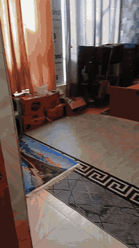 شقه للايجار مقابل مستشفى تركي  تحويل على غرفتين  وصاله وصحيات ومطبخ ***********
