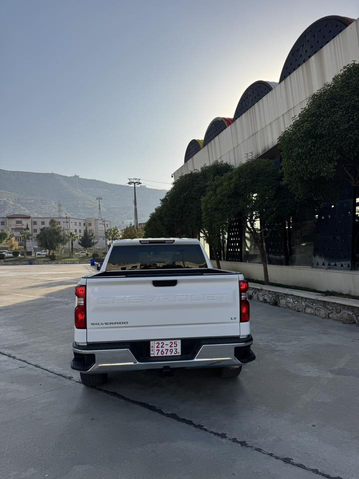 شوفر سلفرادو 2023 حادثها بسيط بس بونيد صبغ
ماشيه 23 ألف
رقم مؤقت باقي 85 يوم
4 سلندر ٣١٥ حصان + ٥٠٠ نيوتن متر عزمها 

دشبول تاهو شاشة كبيره

عداد ديجتال

رادار امامي
داتا شو
كشن كهرباء
كشنات تدفئه 
ستيرن تدفئه

فور ويل درايف 

دبل خفيف وثكيل

بعد بيها هواي مواصفات 

سعرها283 بيها مجال للشراي

مكان دهوك

***********
