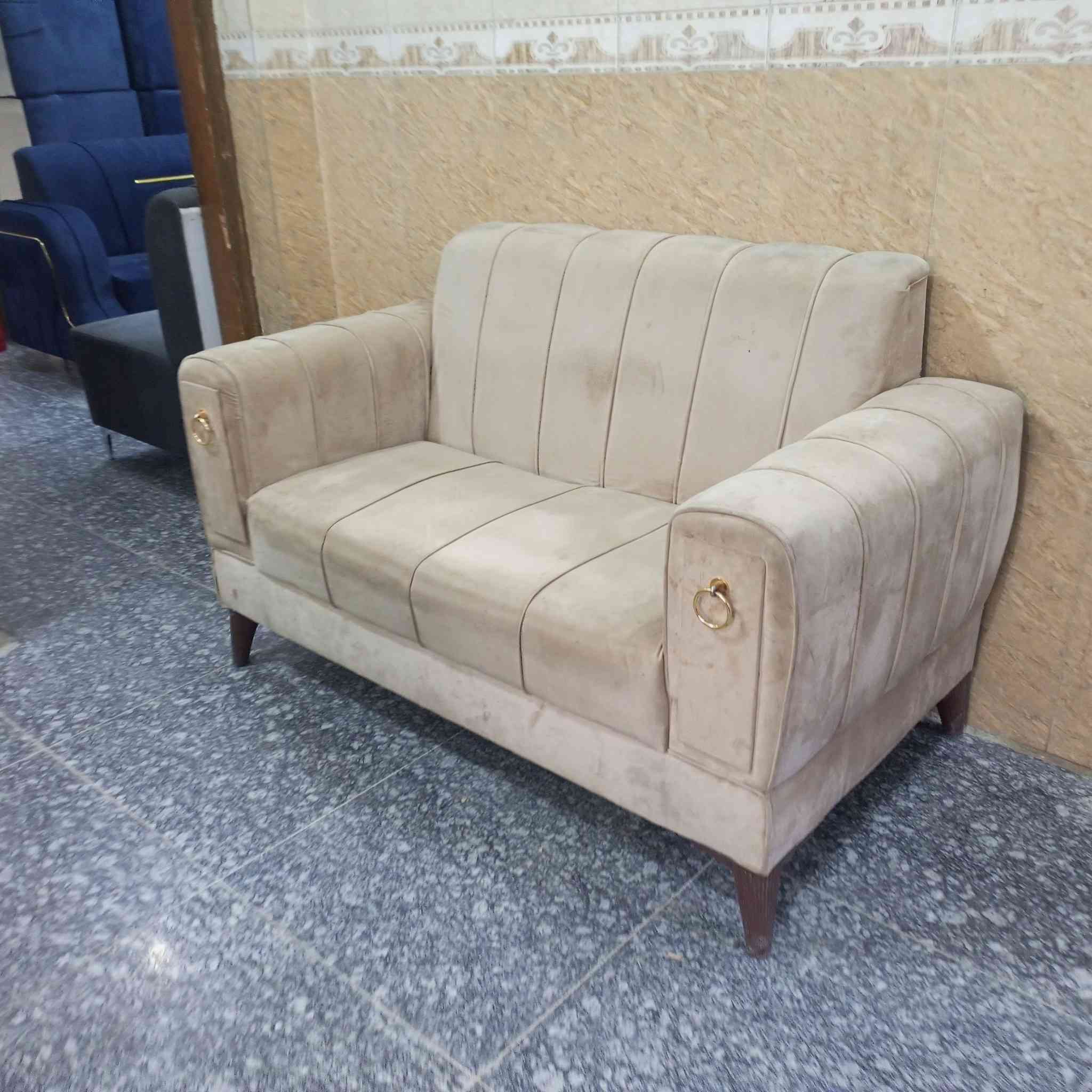 تخم مستعمل ٨ نفر ٣ قطع السعر ٧٥ ألف بابل الحمزه الغربي حي الدولار قرب عماره دكتور ناجي أتصال ***********
