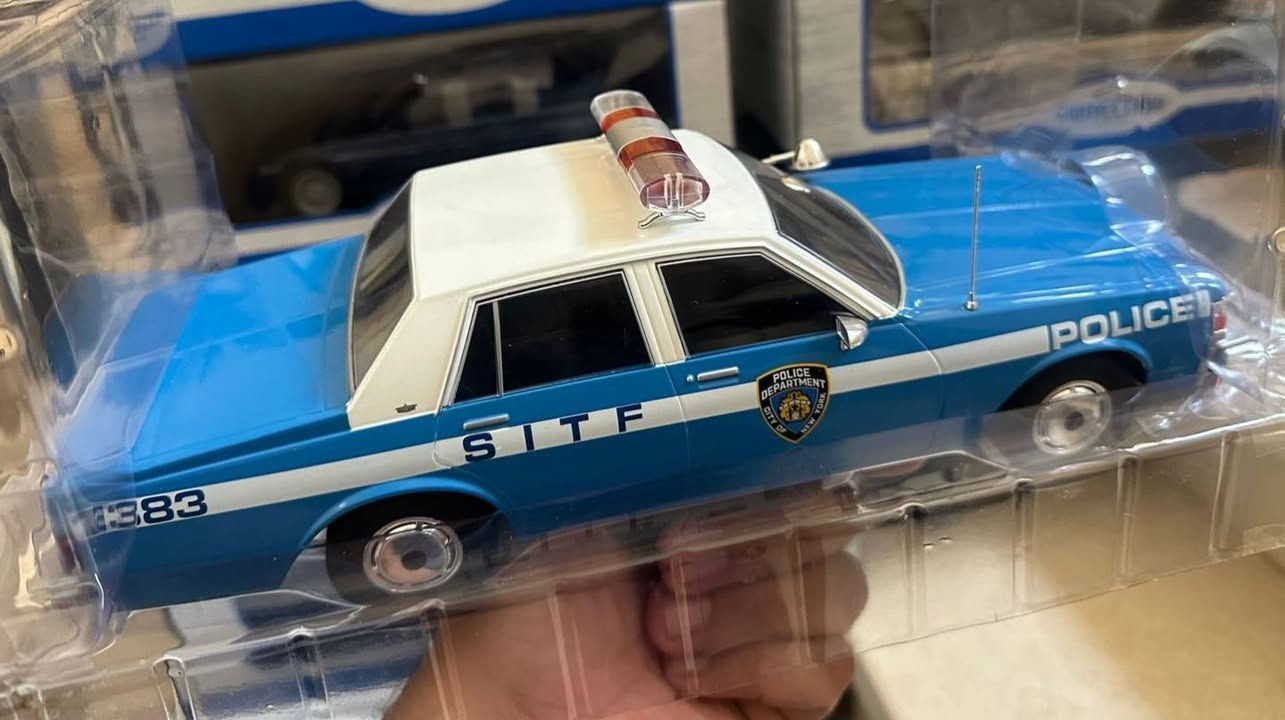 CHEVROLET Caprice – New York Police Department 1987 🚨🚧
MCG 1/18


**إذا كنت صاحب هذا الإعلان وتريد حذفه لأي سبب، رجاءا أرسل رسالة إلى الدعم الفني**