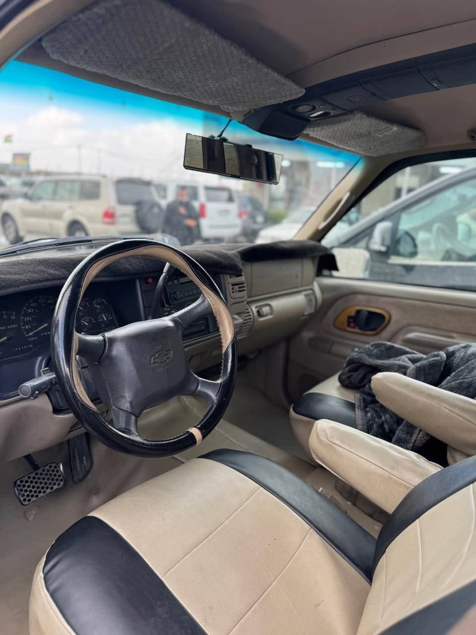 للبيع فقط 
شوفرليت تاهو 
مديل 1997
سعر مطلوب (( 58$ )) 
سياره كير مكينه اكسل كل كفاله 
برغي مابيها نقص 
سياره مصبوغ احزام اثر جراد مابيها حادث قوي
رقم موصل شرط تحويل ثاني يوم 
مكينه حجم ٨ سلندر
٤ تايرات جدد
صدر كفاله 
مكان سياره اربيل 
*********** 
*********** أربيل, العراق
