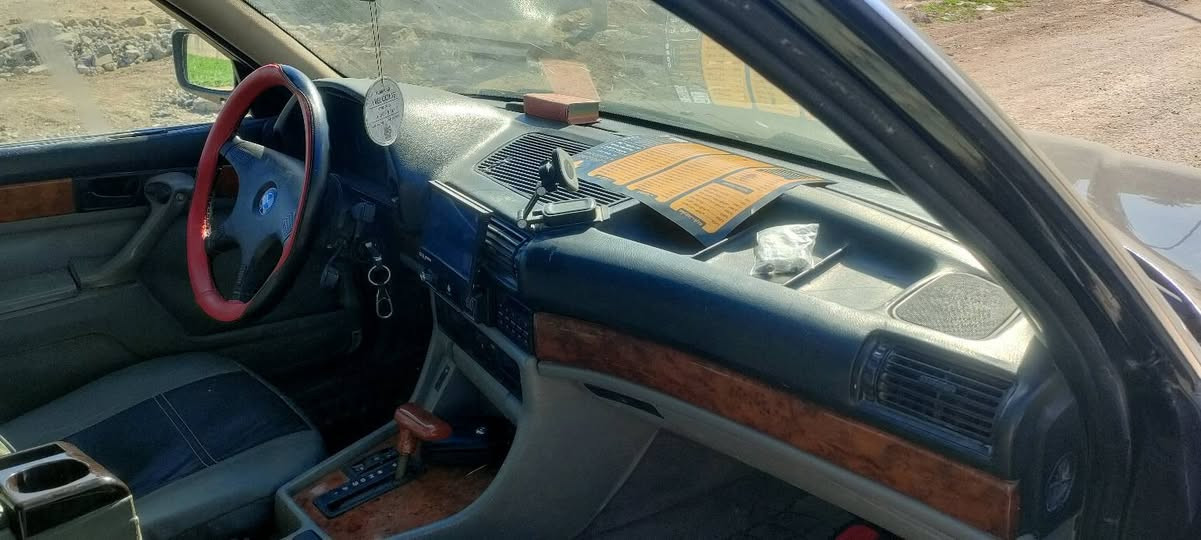 سيارة بي ام مكفولة صبغ الجمالية سيارة بسمي سعر42 وبيهة مجال ***********
