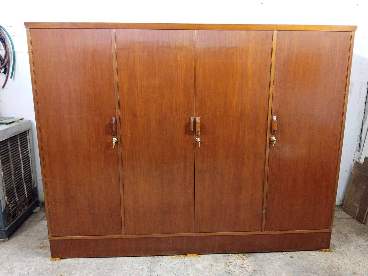 قنصور 4 ابواب حيل نضيف السعر 150 للأتصال *********** أو *********** موصل, نينوى
