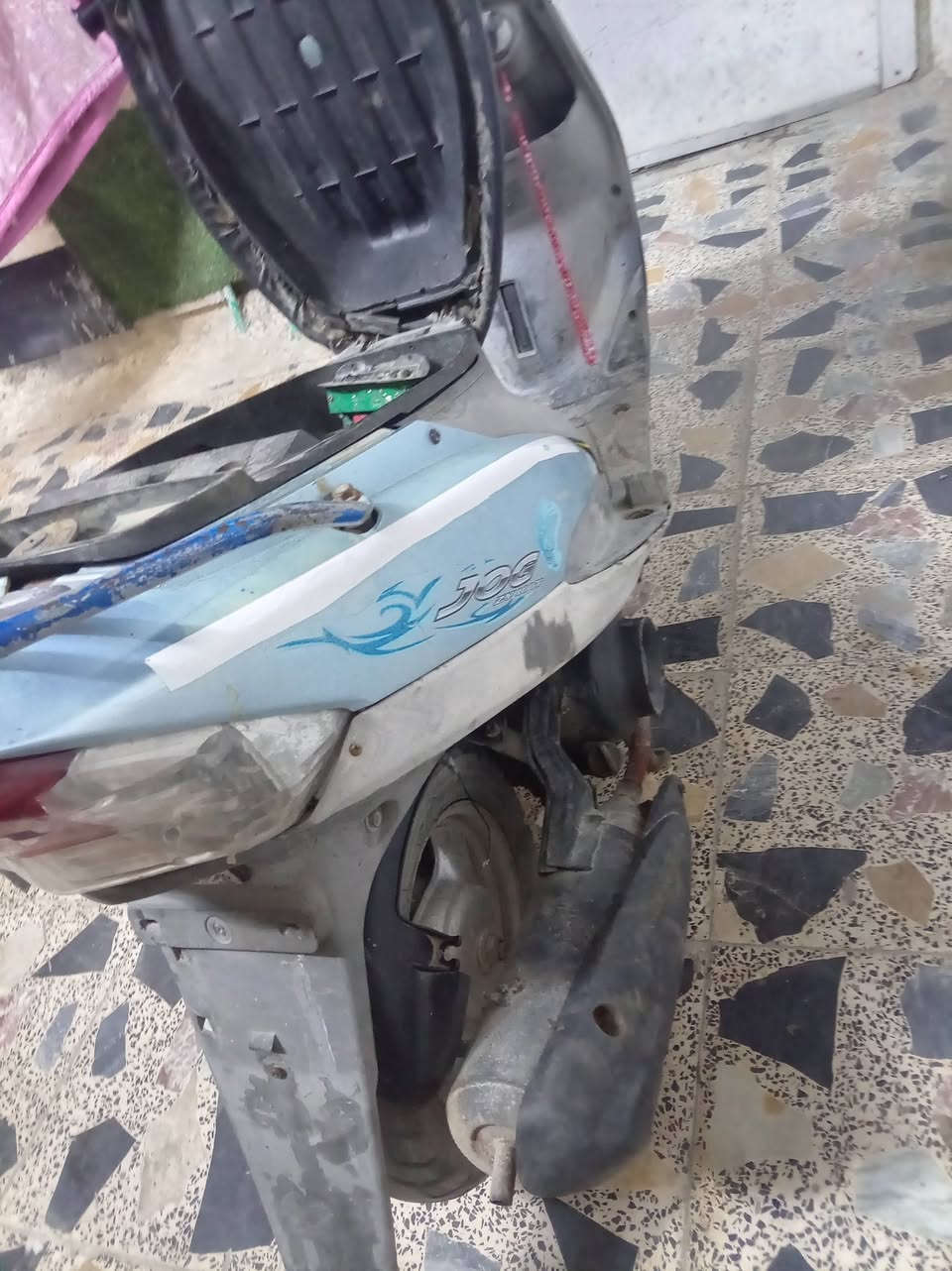 السلام عليكم دراجه للبيع شوفت عينك مجفته جديد صار سبوعين الدراجه نضيفه كفرات ابو الختم البلادي اتكفلك سرقه وعشاير نكره هندر سلف عطلان بس تبديل مكاني بغداد مدينة الصدر السعر 350 الرقم ***********
