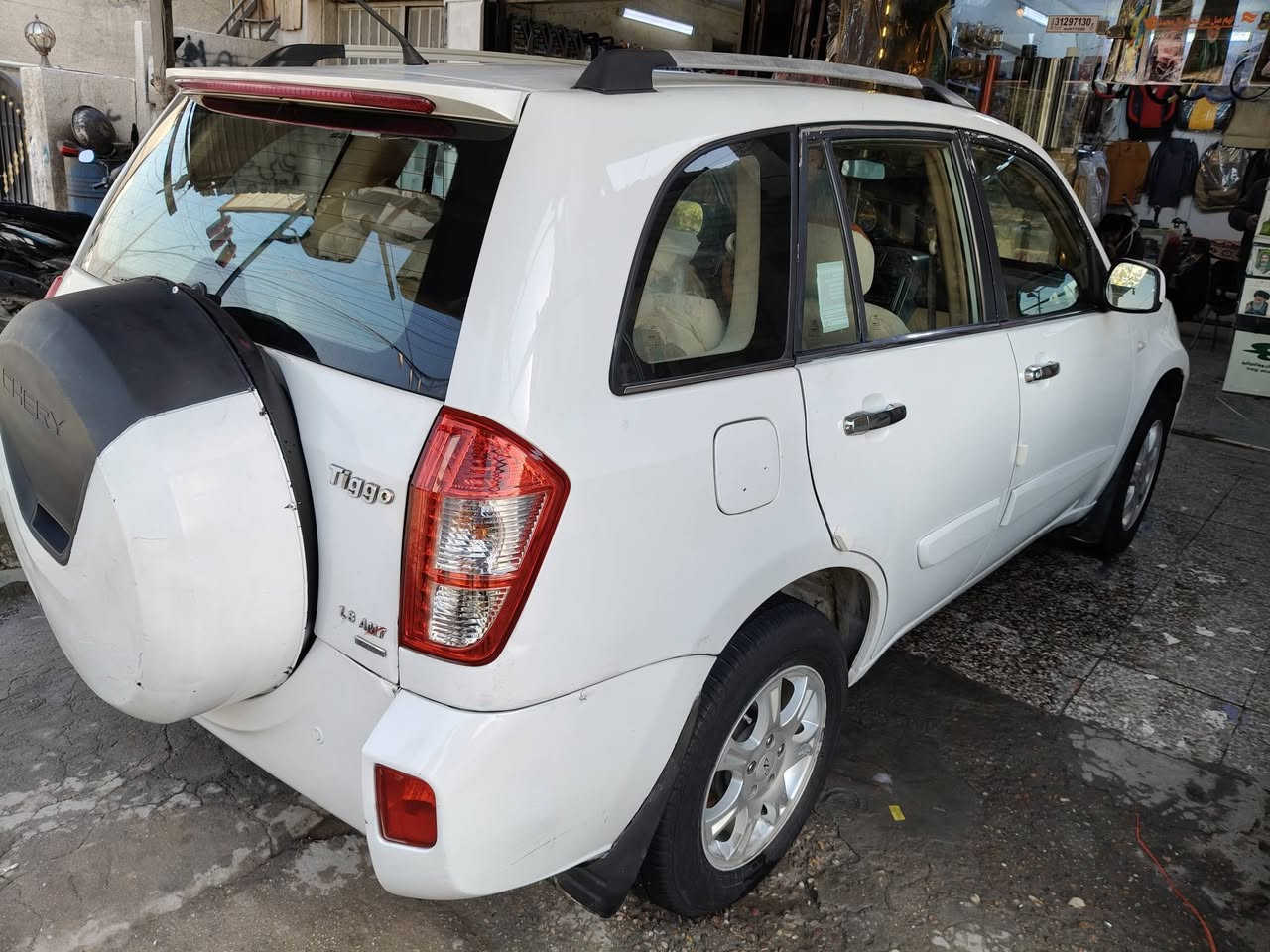 السلام عليكم 
تيكو موديل 2012 رقم بغداد مشروع وطني بسم السياره جاهزه للاخير ومكفوله لا ضربه ولا صبغ كير ومكينه وتبريد خير من الله تخم تاير جديد صدر نضيف السعر 55وبيها مجال قليل العنوان بغداد البياع 
***********
