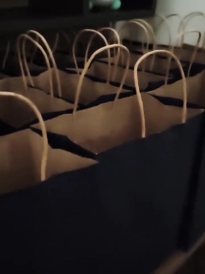 الله يقبل منكم هاذا الثواب طلبيه وتصوير احد الزبائن 
علاكه او بوكس متوفر 
لفه كباب 
موز 
لبن 
حلاوه حليب او حلاوه جكليته 
متوفر توصيل وتنفيذ حسب الطلب 
للحجز او الاستفسار  
واتساب *********** 
#لبيك_يا_حسين
#يازينب #ياعباس_ياباب_الحوائج
