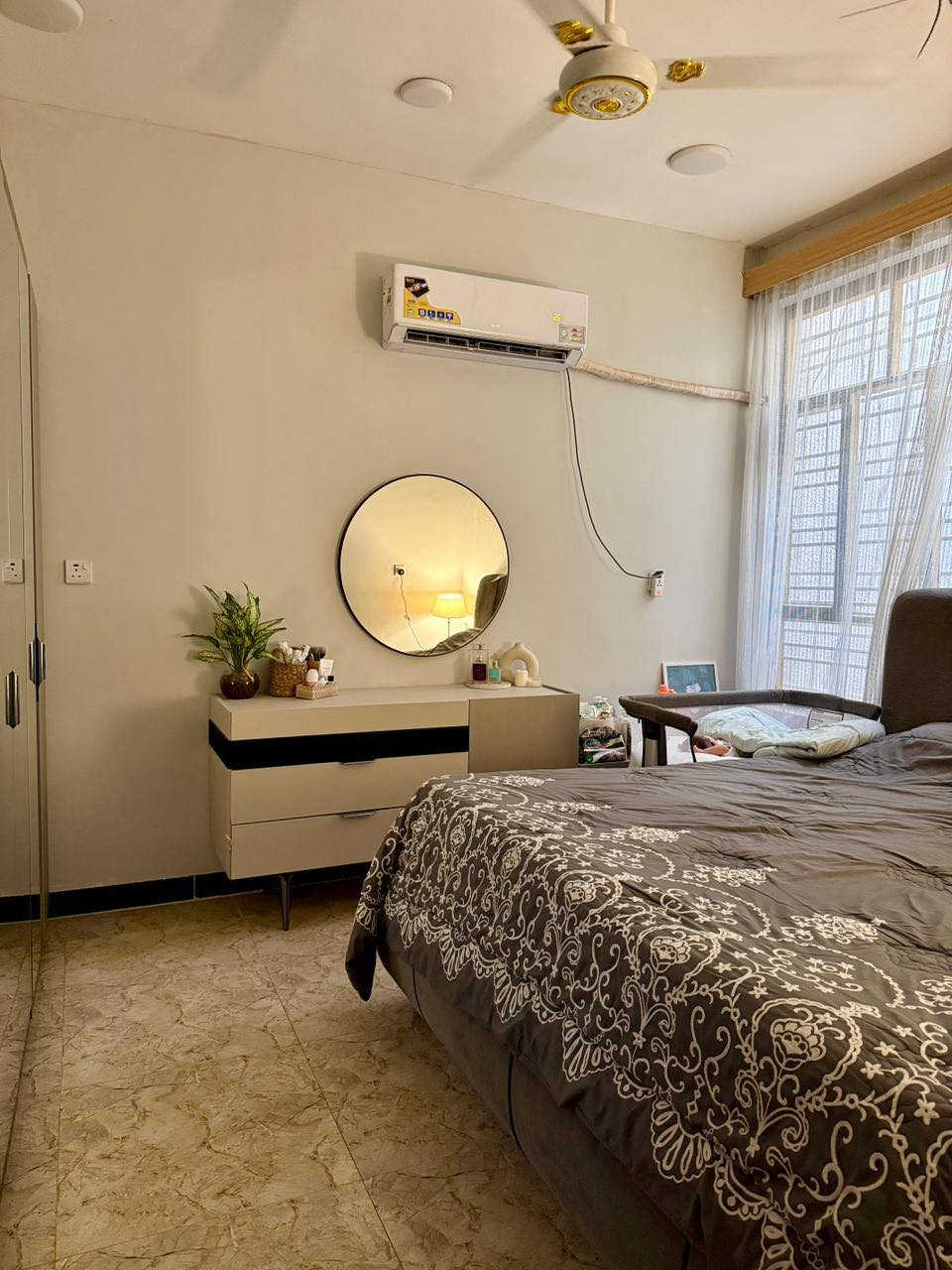 دار للبيع
العنوان | حي الجهاد ،  ديوان الضباط
المساحة | ١٣٠ م
الطابق الاول بي مدخلين ( صالة ، مطبخ +كاونتر تركي ايضاً ، هول داخلي ، غرفة نوم ، منورين ، حمام غربي ، حمام شرقي )
الطابق الثاني بي ٣ غرف وحمام، وحدة منهن ماستر (حمام + بالكونة )
البيت بي كراج يكفي سيارة
البيت بناء 2021
الواجهه 5.30
نزال 25
البيت طابو صرف ماكو عليه اي قروض او ديون او ورثة وخارطته حلوة ونفه
المنطقة هادئة وشوارعها مبلطة وبيها كل الخدمات والبيت قريب على الشارع العام
وهاي صور لبعض الغرف بالبوست
للاتصال على الرقم  : ***********
