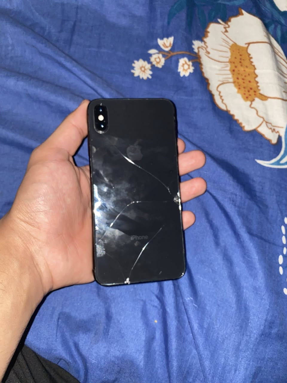 سلا عليكم اخوان
جهاز Xs Max 
ذاكره 256 بطاريه73
 جهاز ممبدل بي شي
 استخدام يخبل 
فقط الضهر مفطر والفيس ايدي متوقف 
ب200 وبي مجال للشراي 
واتساب ***********
