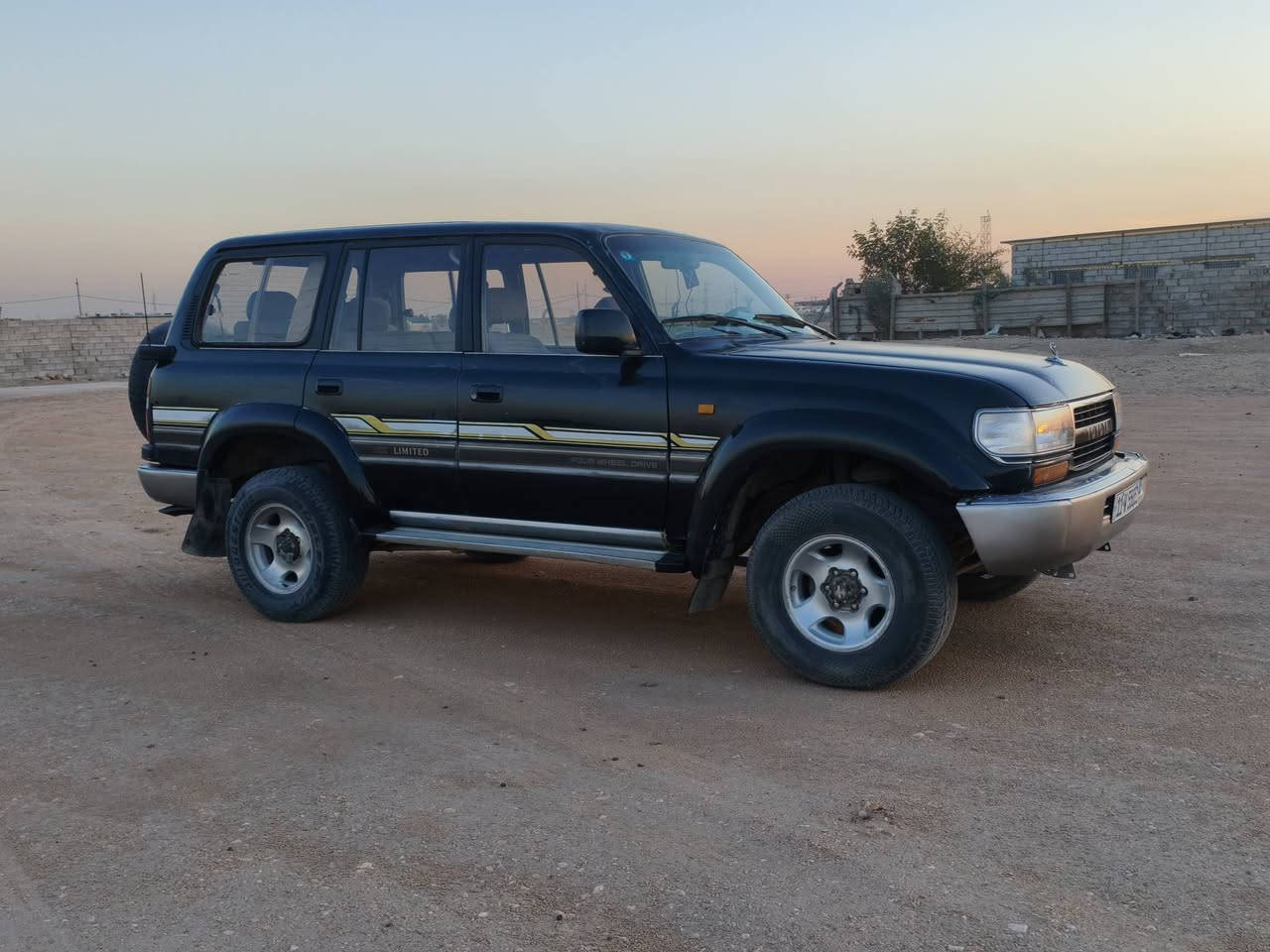 سلام عليكم سيارة البيع لاند كروزر موديل 92 محرك نوزل مرغوب  كير خير من الله كير اوتوماتيك يوكير شغال فتحه سقف كهربائيه خير من الله  تخم تأير كدام جديد تخم بلكات جديدة باتري جديد رقم بغداد بسمي سنوية نهايت 27 رقم دولي  سعر 70وبية مجال قليل مكاني نجف  الاستفسار أكثر *********** ملاحظة سيارة ماغاسله
