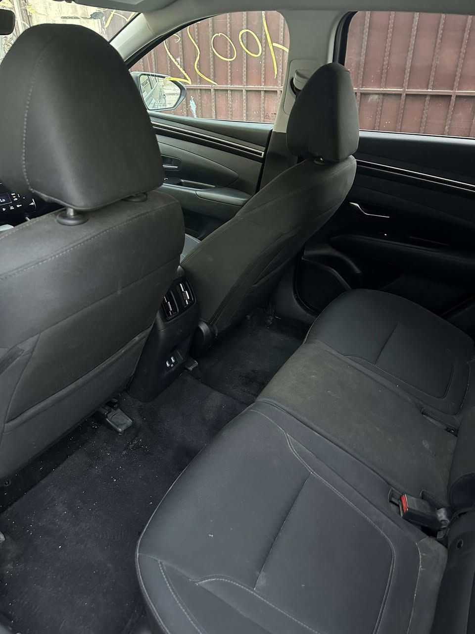 السلام عليكم سيارة توكسان موديل 2024 Htrack السياره نص فول معروفة مواصفاتها 
1-AUTOHOLD
2-سايد بريك بصمة 
3-تدفئة كشنات 
4-تحكم كهربائي كشن السايق 
5- مثبت سرعة وتحديد مسار وقيادة ذاتية 
وتحكم مري جانبيه وهواي بيها بعد السياره كلشي مناقصها خير من الله مكينتها 2500 gdi ومرقمة بغداد بأسمي تحويل ثاني يوم حادثها موجود بالصور مكاني بغداد شارع فلسطين سعرها 195 للاستفسار ***********
