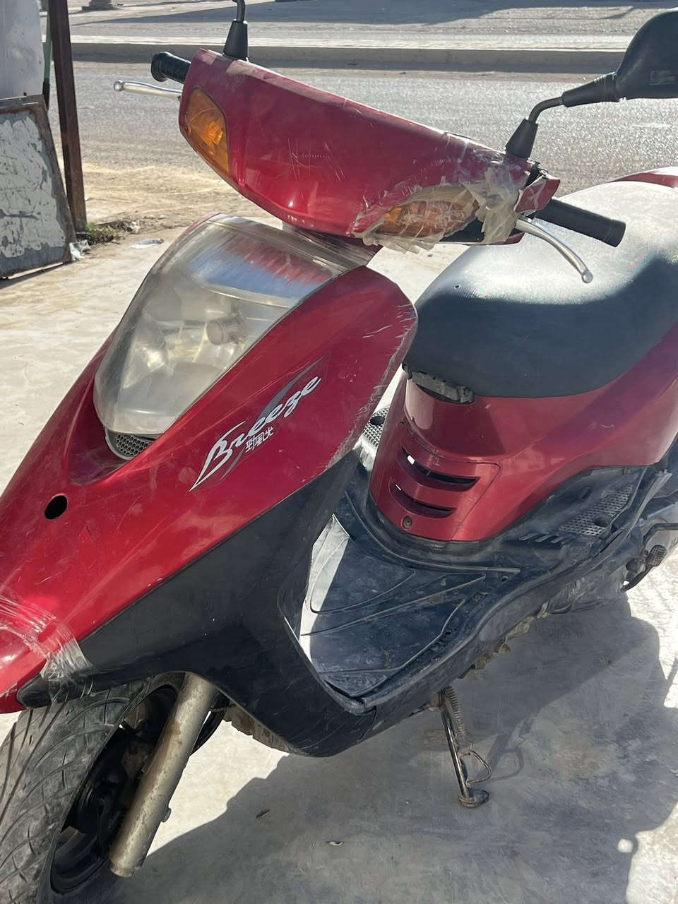 سلام عليكم دراجه بريز  محركها على حاله الوكاله محرك ما مفتوح يحتاجلها ترتيب بسيط سعرها 450العنوان بغداد الرقم ***********
