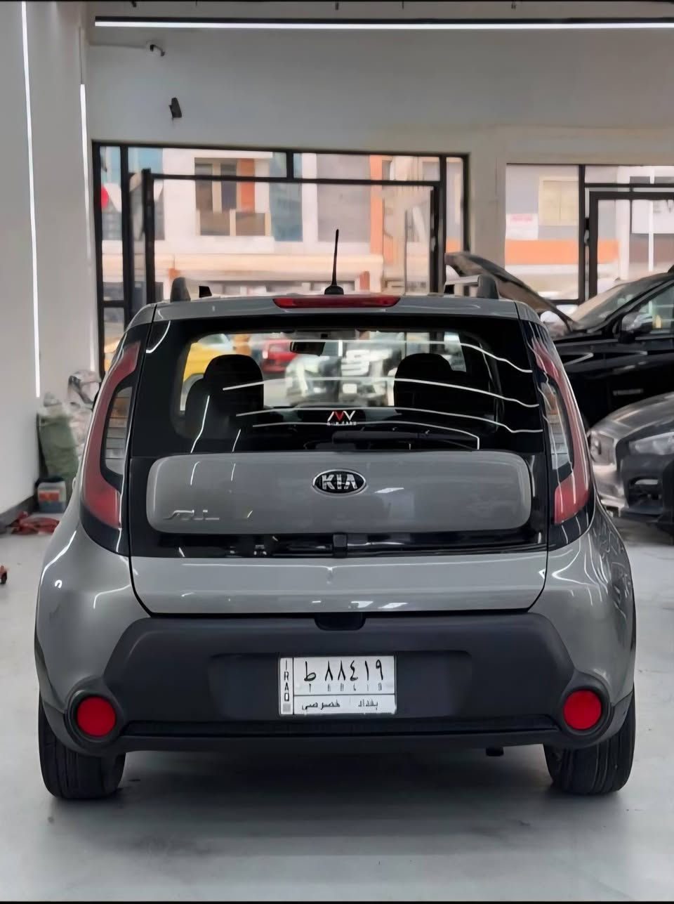 السلام عليكم
للبيع كيا سول موديل 2015، وارد أمريكي، السيارة ماشاء الله نظيفة وجاهزة للاستخدام.

​المواصفات:

​المحرك: 1.6 GDI (اقتصادي وقوي).

​اللون: رصاصي (تيتانيوم).

​رقم بغداد الجديد (مشروع وطني/تحويل مباشر).

​تحكم ستيرن (جهتين).

​مانع انزلاق.

​نظام تقليل ضغط الإطارات (TPMS).

​داخلية نظيفة جداً (كما موضح بالصور).

​ويل كب بلادي حجم 16.

​حالة السيارة الفنية (الميكانيك):

​محرك وكير: مكفولات، السيارة ناعمة جداً بالمشي.

​الكهربائيات: تم فحص السيارة بالكمبيوتر (كما موضح بالصور) وجميع الأنظمة شغالة 100% ولا يوجد أي كود عطل (Zero Codes) - (ايرباك، محرك، كير، حساسات كلها سليمة).

​تبريد: ثلج (خير من الله).

​حالة البدي (الصبغ والضرر) للأمانة:

​السيارة وارد أمريكي حادثها دعامية وبنيد (موضح بصور التقرير).

​حسب تقرير الفحص المرفق: مصبوغ بنيد ودعامية (تبديل)، ويوجد صبغ بالجاملغ الأمامي الأيسر والباب الأمامي الأيسر، وجاملغ خلفي.

​السقف: يحتوي على (جراد) كما مذكور بالفحص.

​الشاصي واللغود: سليمات وتصليح درجة أولى.

​السعر: (97) $ وبي مجال للشراي.

المكان: بغداد الدوره 

للاستفسار: (***********)
