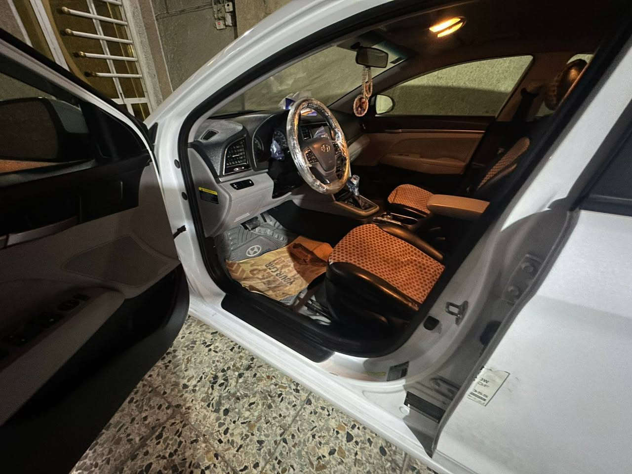 🔥 للبيع — سيارة نظيفة جداً 🔥
هيونداي النترا 2017 للبيع بحالة ممتازة، سيارة بأسمي استخدام شخصي ونظيفة جداً، مكفولة ( كير-محرك-غرق- العيب الشرعي).
صور الحادث والسونار مرفقة 👇
✔️ الموديل: 2017
✔️ النوع: Hyundai Elantra
✔️ اللون: أبيض
✔️ ناقل الحركة : أوتوماتيك - عادي
✔️ 3 وضعيات القيادة :aco - normal - sport 
✔️ الممشى: حوالي 92 ألف ميل
✔️ محرك اقتصادي وقوي 2000
✔️ داخلية نظيفة جداً
✔️ تبريد - تدفئة : بحالة جيدة جداً
✔️ الحدادية : جيدة جداً
السيارة استعمال يومي وخالية من المشاكل، جاهزة للفحص والاستخدام مباشرة.
💰 السعر: 115$ (قابل للتفاوض بالمعقول)
📍 الموقع: بغداد / الكمالية
للجادين فقط يرجى التواصل ***********
