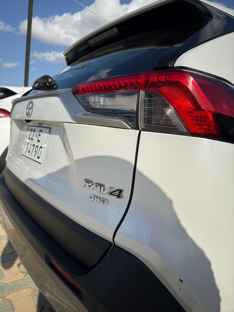 ⸻

🚗 للبيع – تويوتا راف فور 2024
 • بنزين (مو هايبرد)
 • رقم أربيل
 • الممشى: 45 ألف كم
 • مكفولة كفالة عامة

المواصفات:فول مواصفات 
 • سقف بانوراما
 • كشنات تبريد
 • كشنات كهرباء
 • ساز فول
السعر ٣١٠
📍 الموقع: الفلوجة

📞 ***********
