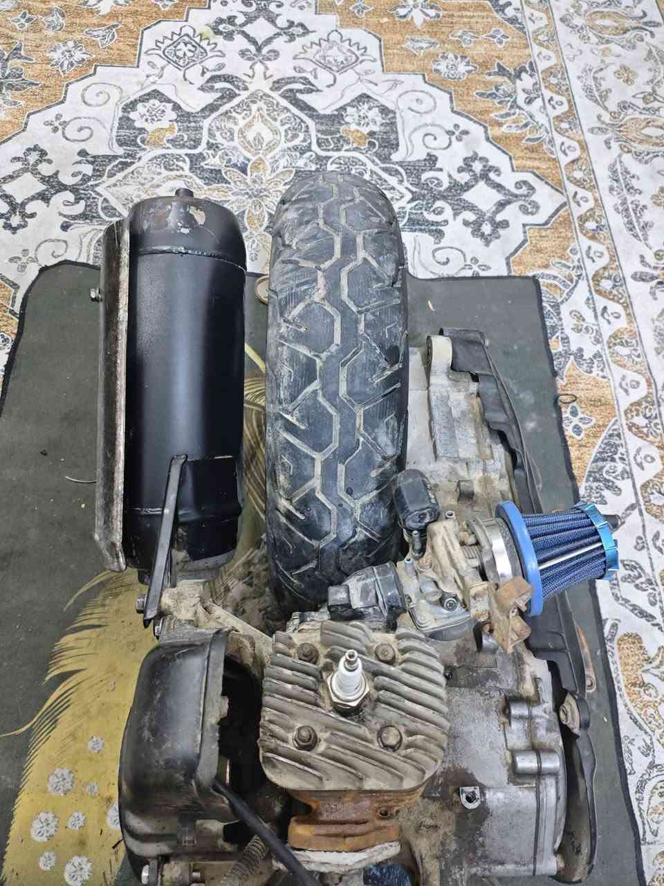 السلام عليكم محرك دراجه بيكم حمل عوزه بوشه وبستم ولبقيه خير من الله كامله تاير جديد كابريتر اصلي سعر 100قفل عنوان بغداد ***********
