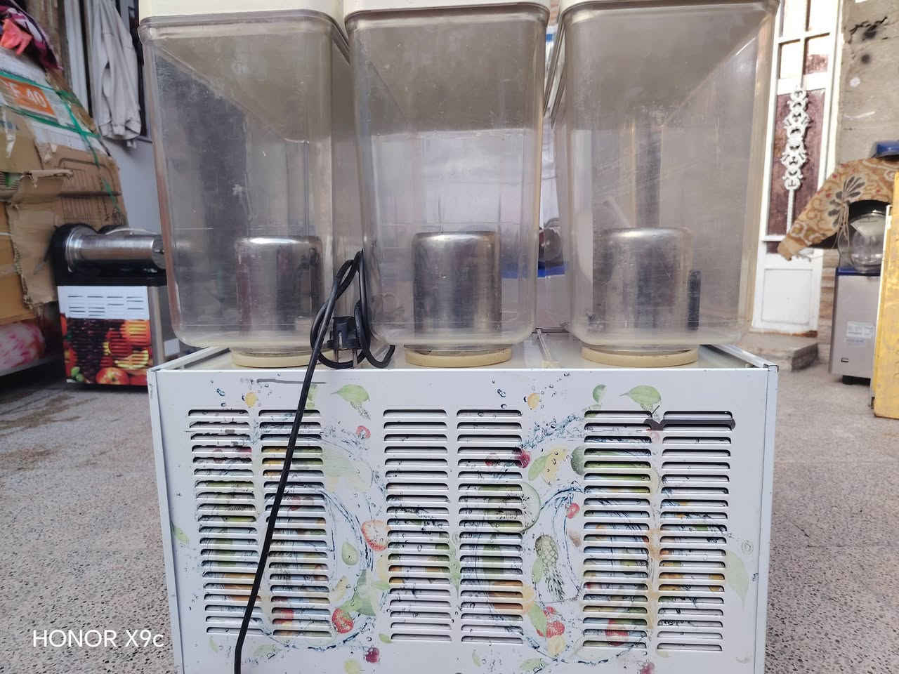 سلام عليكم مكينه مال شربت ام ثلاثه حواض هوسك تركي مستخدمه قليل تجميد فول بعدهي ع وضع شريكه مكان بغداد ***********
