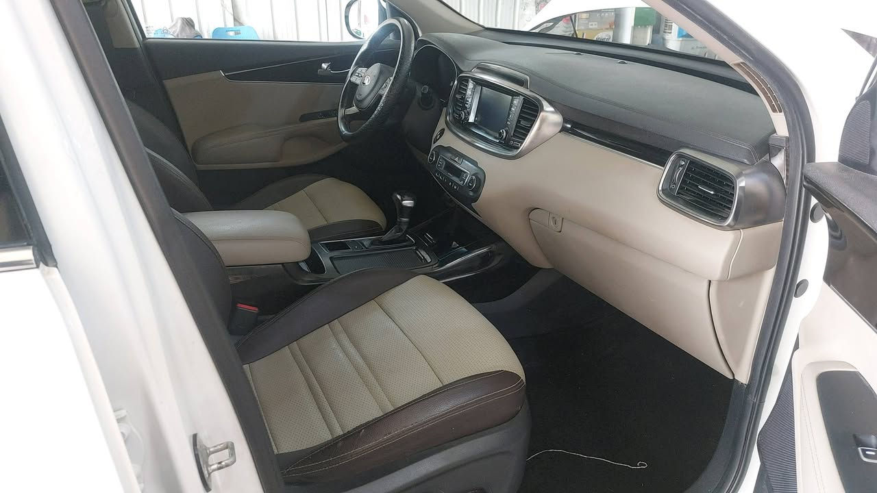 مديل ٢٠١٨خليجي صبغ ربع بنيد جهت يمنه فقط وباقي سيارة مكفول مكينه
مكفوله من فتح كشنات كهرباء جلد جنطه كهرباء ترحيب 
شكل ٢٠ اليت زنون دبل ماشيه ١٤٥الف فقط بيع سعر تصل 
***********سعر ٢٣٥$وبيها مجال
