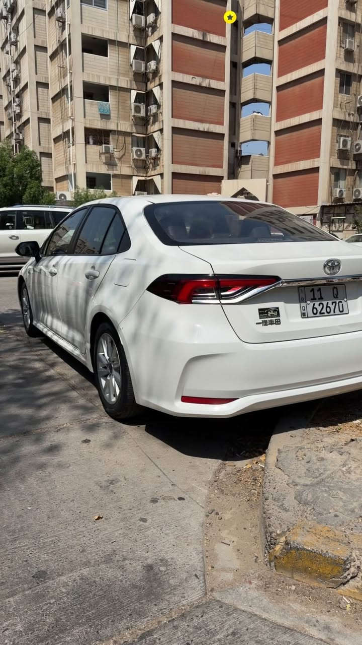 السلام. عليكم. كورلا هايبرد موديل 2024
فول موصفات 
فتحه 
رادار امامي 
شاشه جبيره 
تحكم ستيرن 
كشنات جلد
تحديد مسار وبعد بيها هواي موصفات 
السياره بيها صبغ دعاميه الاماميه فقط 
وبيها رصعات بل باب الخلفي وجاملغ الخلفي  وبيها رصعه بل قماره للتواصل ***********
