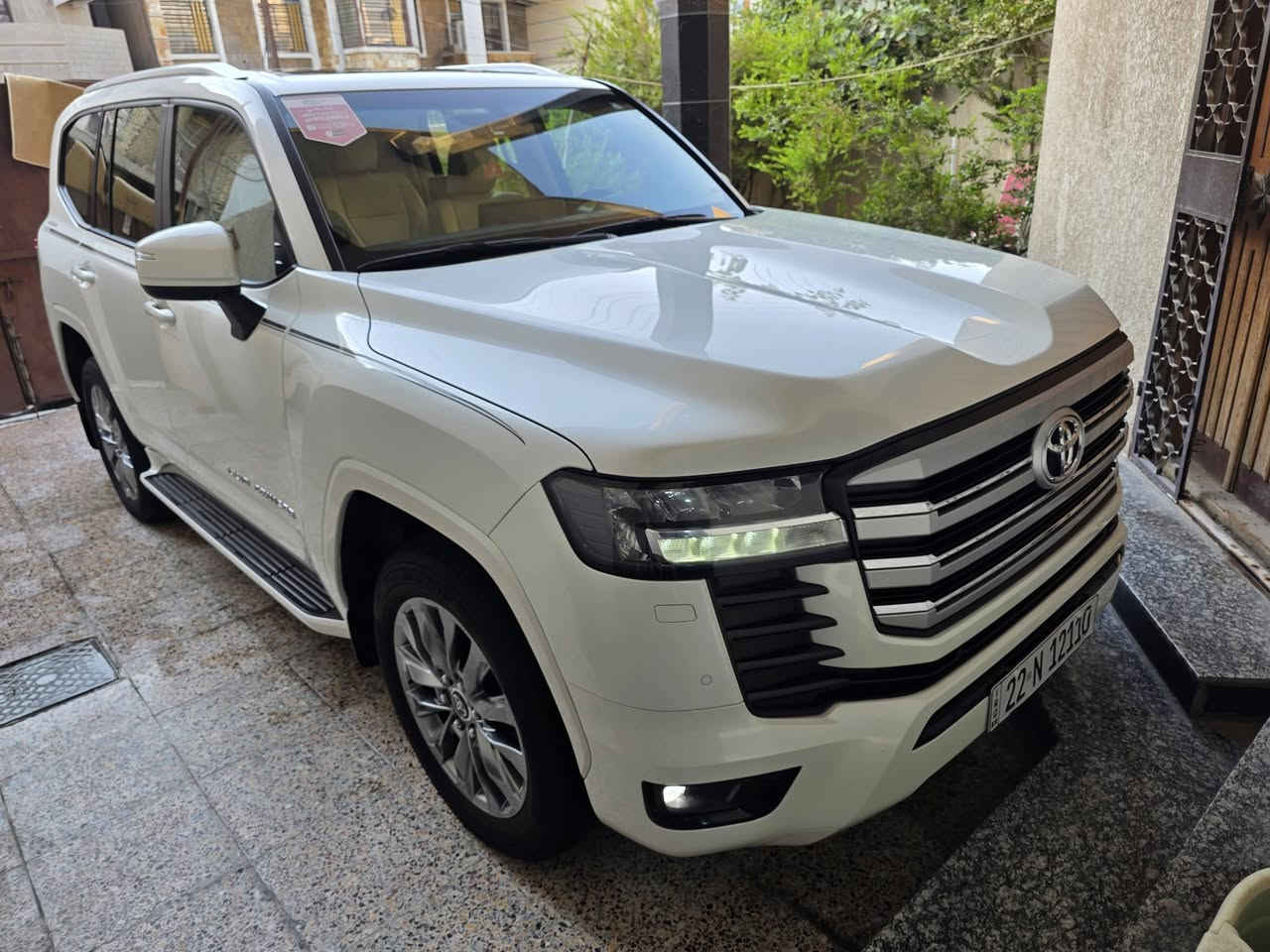 السلام عليكم 
للبيع او المراوس 
تويوتا لاندكروزر GXR 
موديل 2024 
فول مواصفات ام التطبيق 
ضمان شركة ساز وبعدها بالضمان وبيهة تبديلات دهن وفلاتر مجانية 
مكفولة كفالة عامة وجديدة جدا بدون اي ملاحظة 
رقم اربيل الجديد تحويل او وكالة 
ماشية 29 الف كيلو 
مكان السيارة بغداد 
السعر 685 وبيهة مجال 
للاستفسار 
***********
