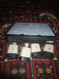 ٣ كامرات • كامرة رابعة عاطلة • مع جهاز