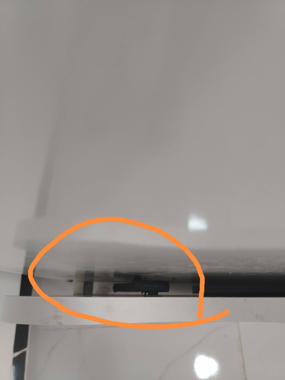 للبيع سرير أطفال مع دوشك طوبي بيه كسر مثل ما مأشر بل صور فقط. سعره ٧٥ بيه مجال ***********
