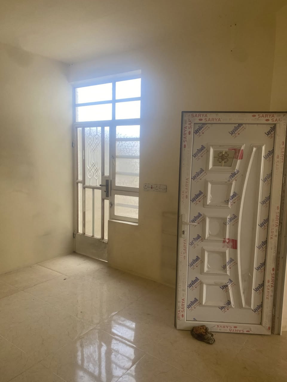 ‎فرصــــة مميــــزة للإيجــــار – موقع حيوي جداً 🔥
‎يتوفر الآن مشتملين للإيجار بموقع ممتاز في التحرير الحولي – شارع عمر بن عبد العزيز قرب فرع عباس البكال، منطقة مخدومة وقريبة من جميع الاحتياجات.
‎📐 مساحة المشتمل الواحد: 90 متر�⚡ الخدمات متوفرة بالكامل: تبليط – ماء – كهرباء
‎🏠 المشتمل الأول (طابق ثاني):�• صالة استقبال مريحة�• مطبخ�• غرفة نوم�• صحيات�• بلكونة�• سطح
‎🏠 المشتمل الثاني:�• صالة استقبال�• مطبخ�• غرفة نوم�• صحيات�• سطح
‎📍 الموقع: التحرير الحولي – شارع عمر بن عبد العزيز�قرب فرع عباس البكال
‎📞 للاستفسار والحجز:�***********�📲 متوفر واتساب
‎✨ فرصة مناسبة للسكن الهادئ وبموقع حيوي قريب من الخدمات.
