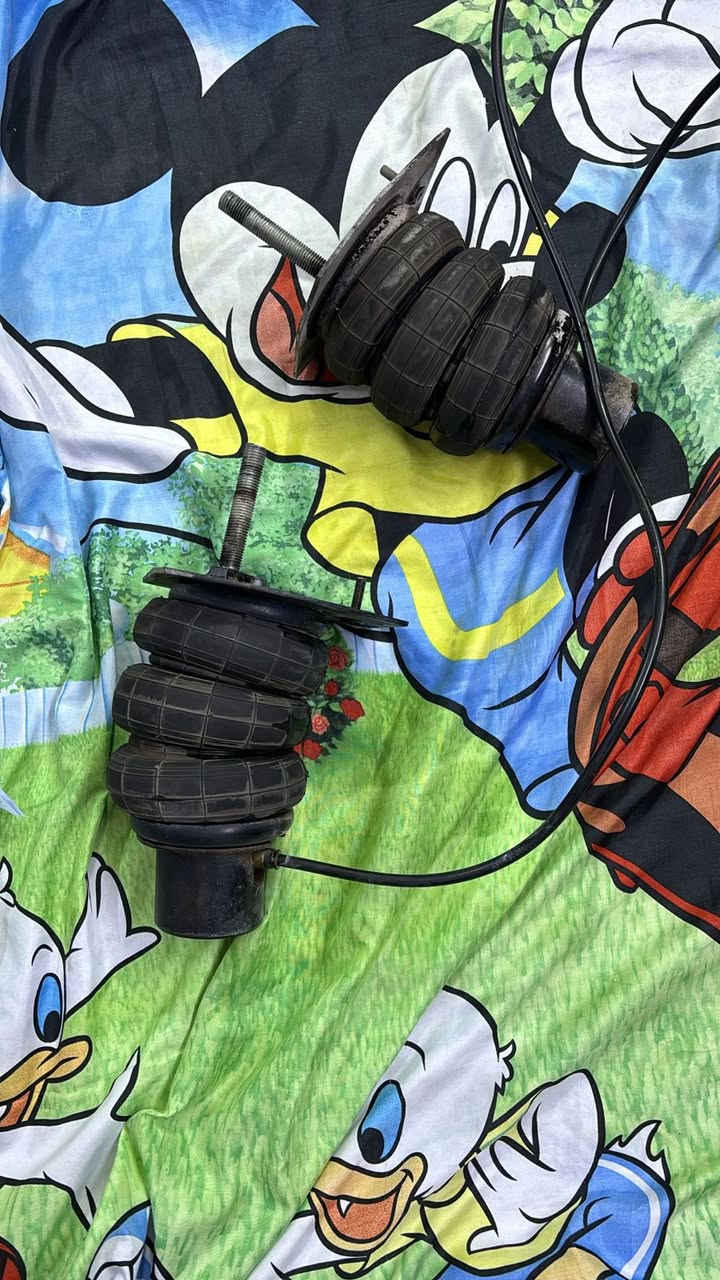 جكات s2 كامله سعر ٩٠٠دولار
مكان بغداد 
***********
